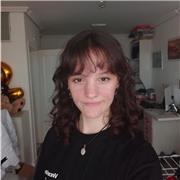 Estudiante universitaria del grado de Estudios Ingleses. Clases de inglés desde primaria a la ESO.